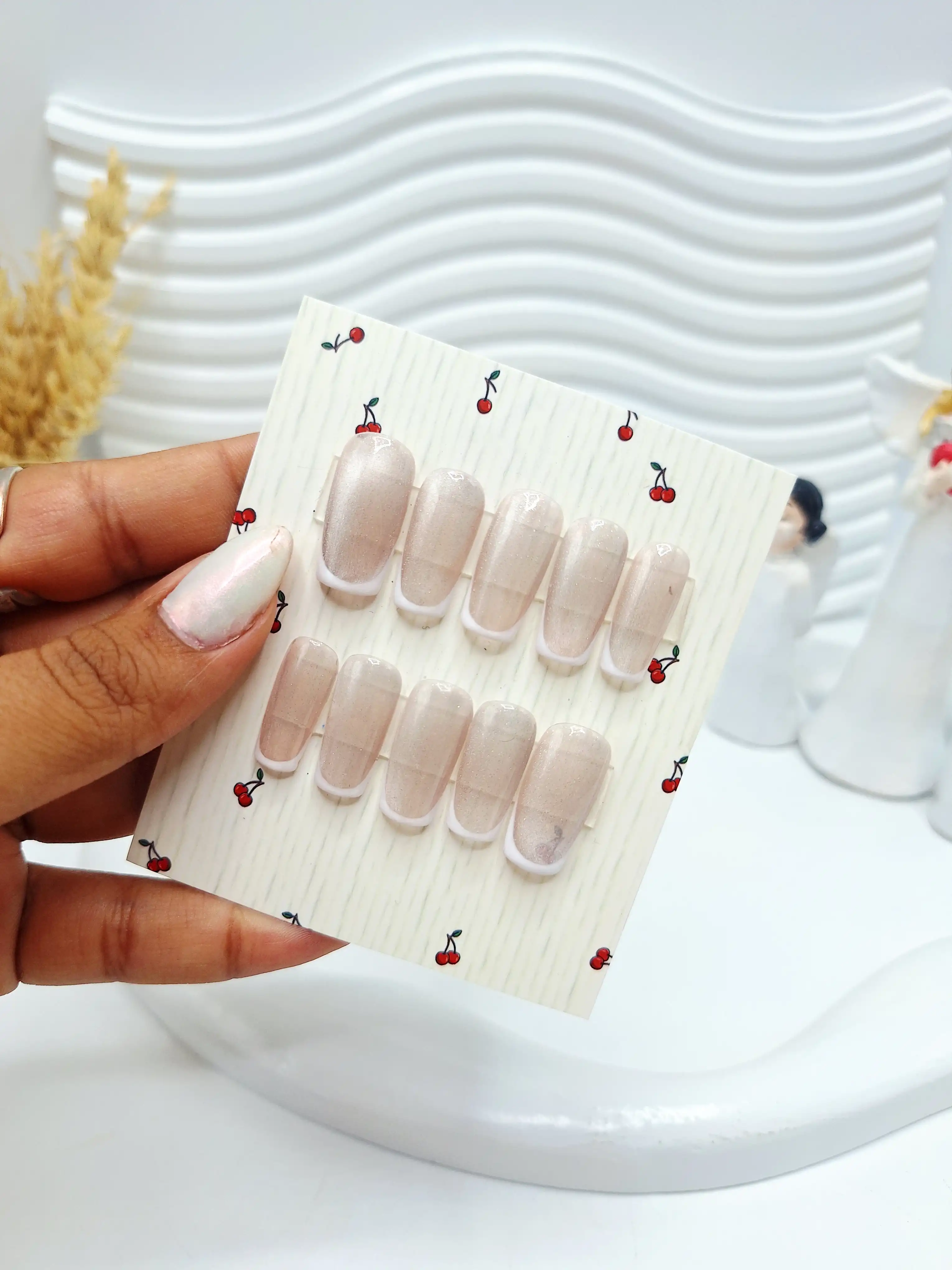 ناخن مصنوعی دست ساز با مواد کاشت مدل فرنچ پوست پیازی ( ب همراه پک اختصادی)